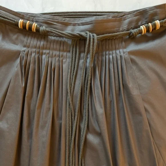 Gorgeous Taupe Ellie Tahari Pleated A-line Skirt - Picture 2 of 8